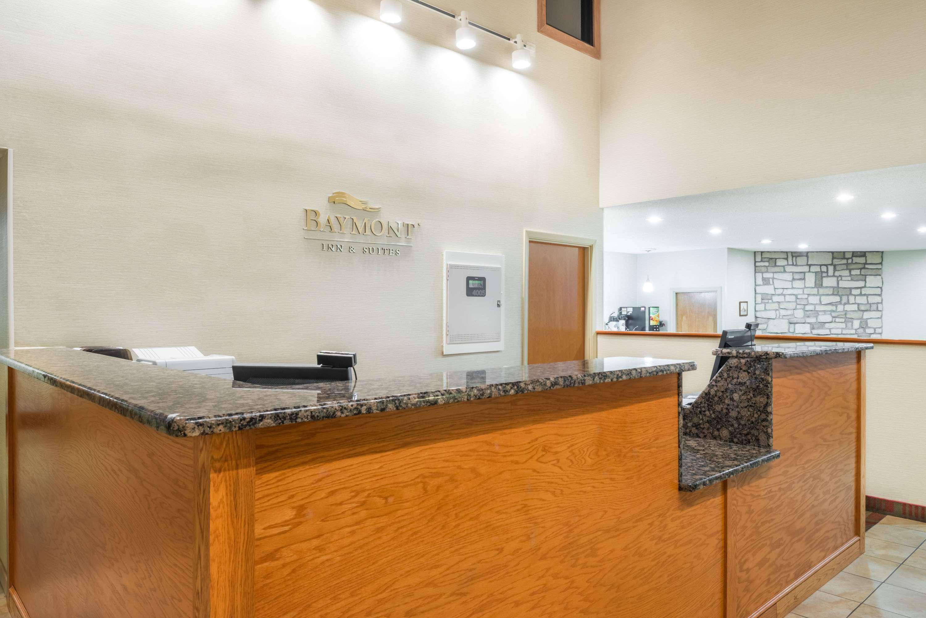 Baymont By Wyndham Metropolis Hotel Екстериор снимка